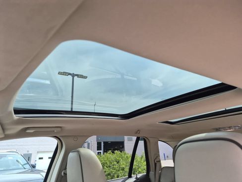 Used 2011 Lincoln MKX AWD w/ Wood Pkg image 19