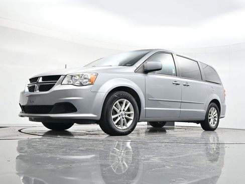 Used 2016 Dodge Grand Caravan SXT image 48