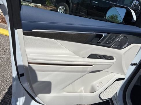 Used 2026 Buick Enclave Avenir w/ Super Cruise Package image 4