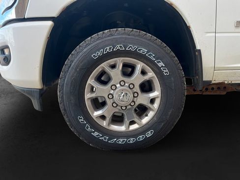 Used 2024 RAM 2500 Laramie AWD/4WD image 9