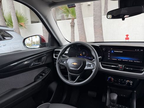 Used 2025 Chevrolet TrailBlazer LT image 32
