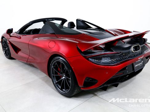 New 2026 McLaren 750S image 8