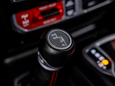 Used 2020 Jeep Gladiator Rubicon AWD/4WD image 32