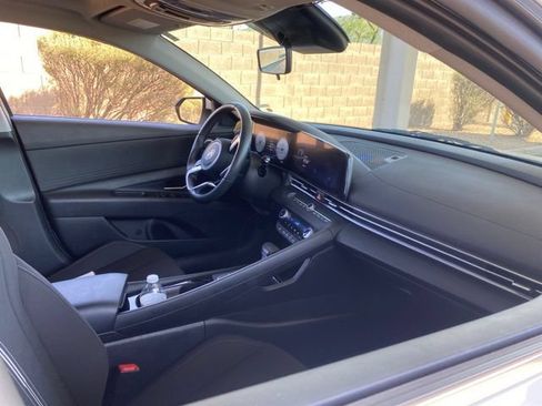 Used 2025 Hyundai Elantra SEL FWD image 5