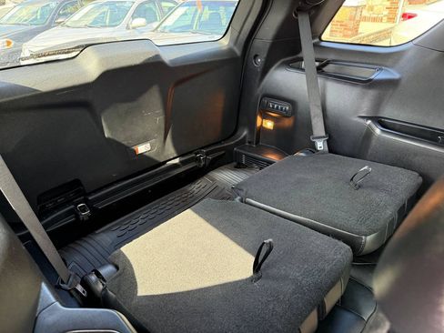 Used 2016 Ford Explorer Platinum AWD/4WD image 34