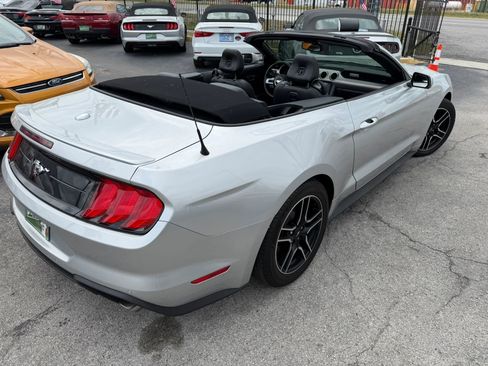 Used 2018 Ford Mustang Premium RWD image 7