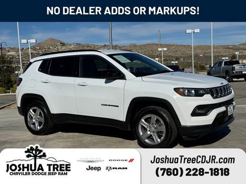 Used 2023 Jeep Compass Latitude image 1