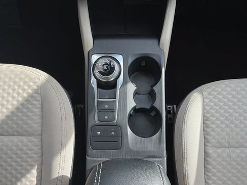 Used 2020 Ford Escape SE FWD image 2