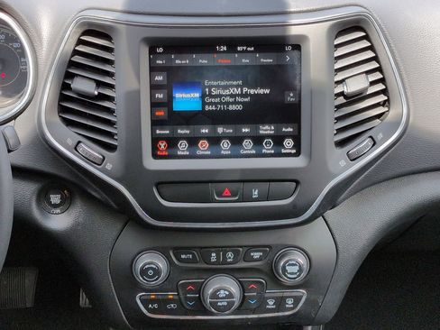 Used 2022 Jeep Cherokee Latitude Lux w/ Sun & Sound Group image 18