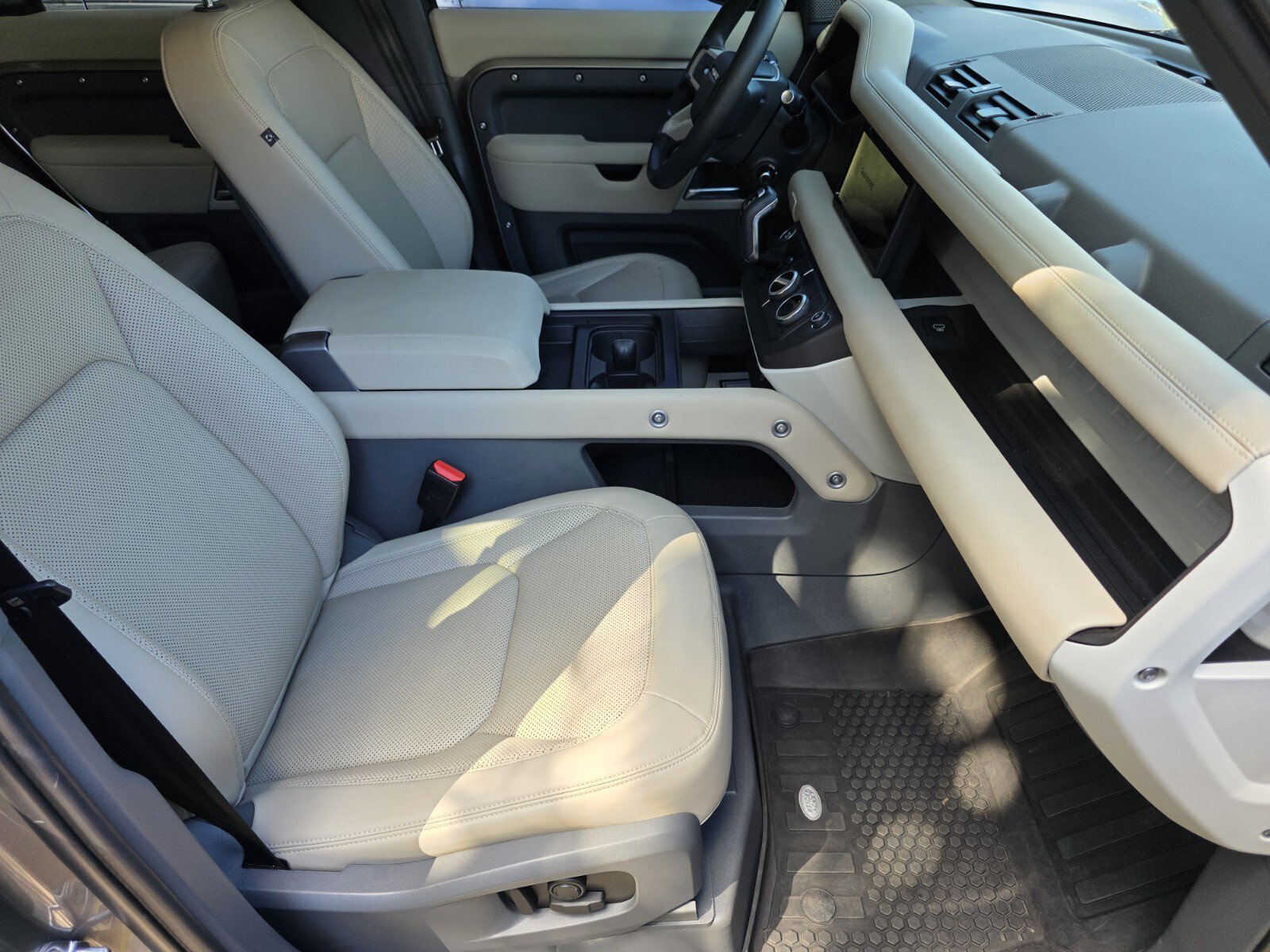 Certified 2024 Land Rover Defender 110 S AWD/4WD image 3