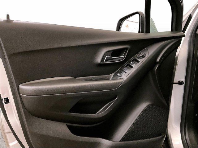 Used 2018 Chevrolet Trax LS AWD/4WD image 22