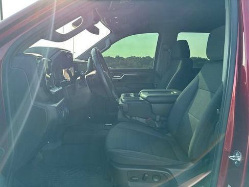 Used 2024 Chevrolet Silverado 1500 LT AWD/4WD image 8