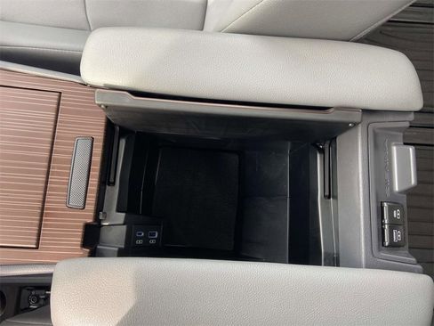 Used 2024 Toyota Sienna XLE w/ XLE Plus Package image 25