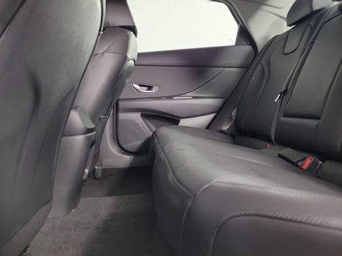 New 2025 Hyundai Elantra Limited image 32