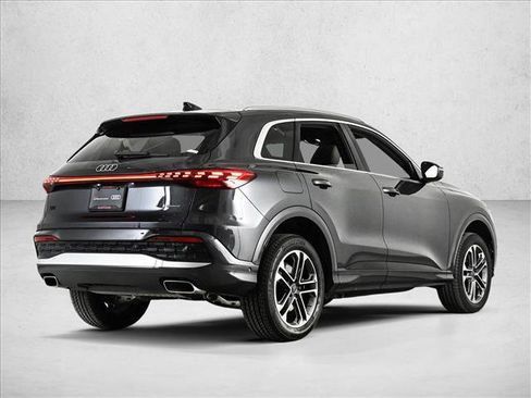 Certified 2025 Audi Q5 Premium w/ Convenience Package image 4