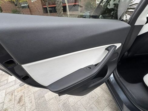 Used 2024 Tesla Model Y Long Range AWD/4WD image 26