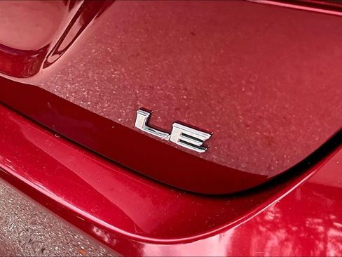 Used 2021 Toyota Camry LE image 10