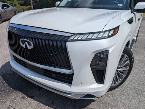 Used 2025 INFINITI QX80 Luxe AWD/4WD image 13