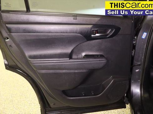 Used 2021 Toyota Highlander XLE FWD image 38