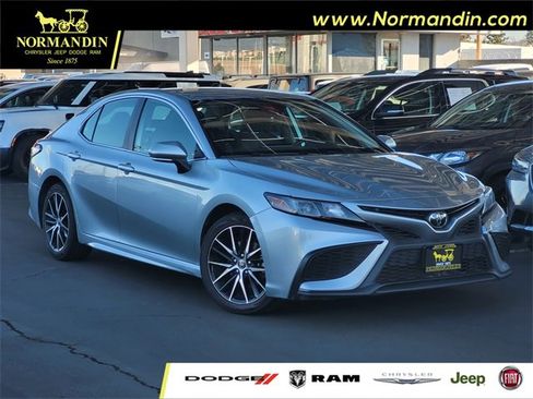 Used 2023 Toyota Camry SE image 1