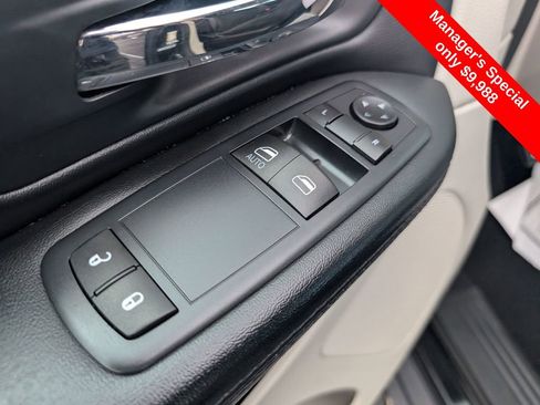 Used 2016 Dodge Grand Caravan American Value Package FWD image 13