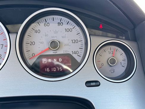 Used 2010 Volkswagen Routan SEL FWD image 30