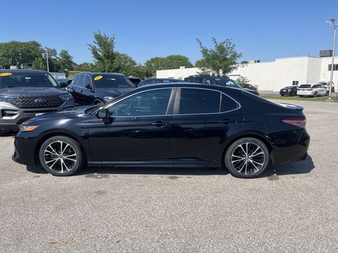 Used 2018 Toyota Camry SE FWD image 7