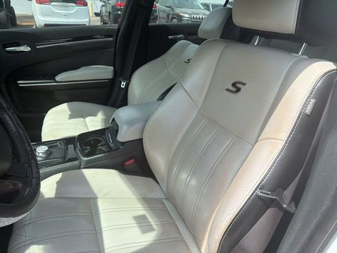 Used 2019 Chrysler 300 S image 11