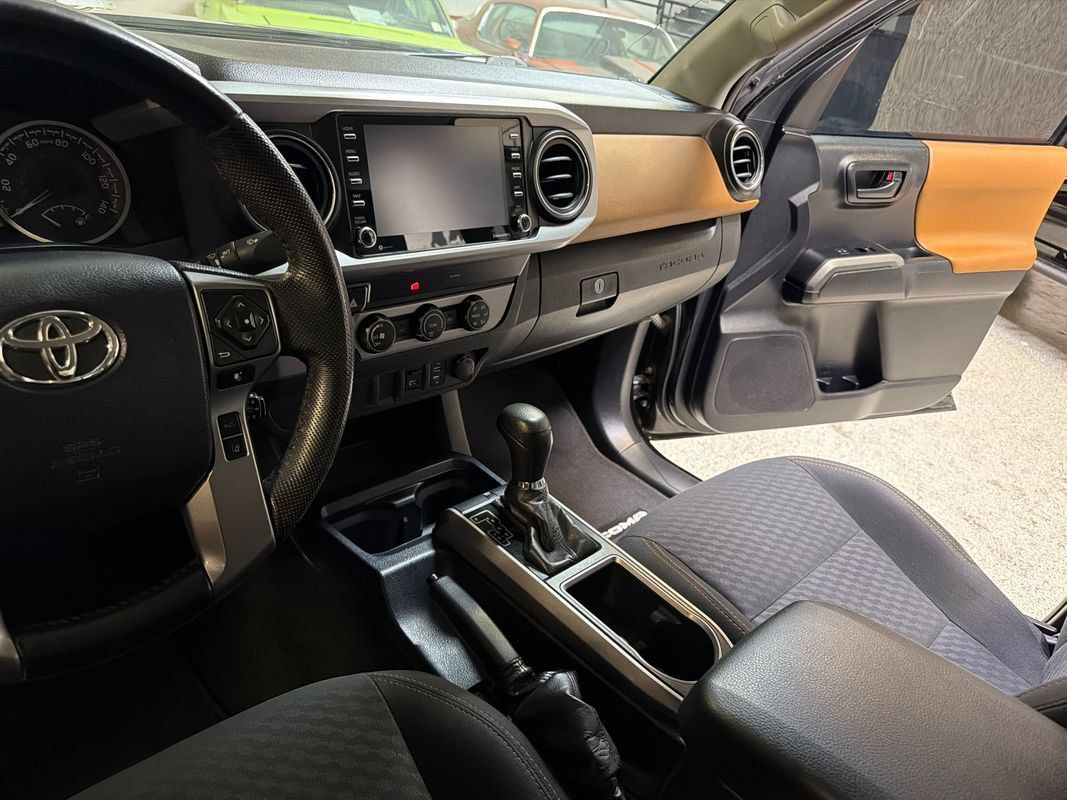 Used 2020 Toyota Tacoma SR5 RWD image 27