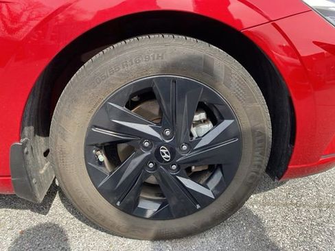 Used 2023 Hyundai Elantra SEL image 21