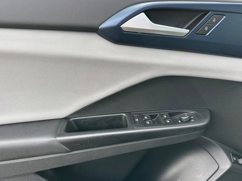 Used 2022 Volkswagen Taos SE image 10