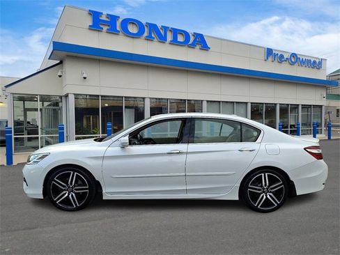 Used 2016 Honda Accord Touring image 7