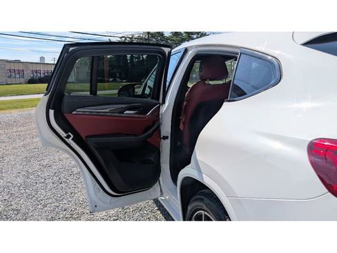 Used 2023 BMW X4 M40i w/ Premium Package image 10