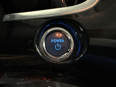 Used 2017 Toyota Prius Prime Advanced w/ Preferred Accessory Package FWD image 25