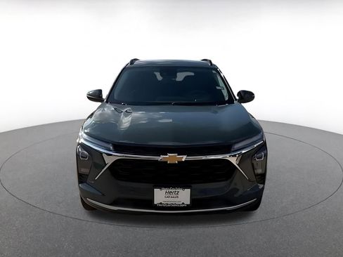 Used 2025 Chevrolet Trax LT image 4