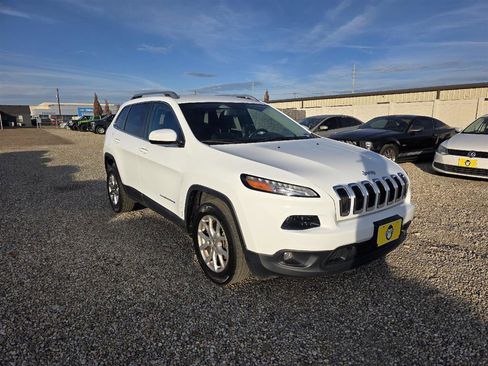 Used 2015 Jeep Cherokee Latitude image 3