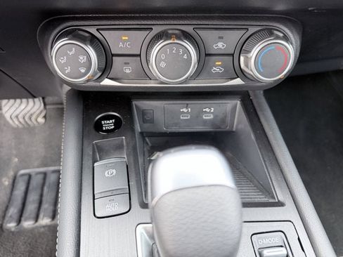 Certified 2025 Nissan Kicks SV image 13