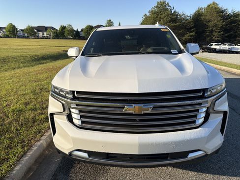 Used 2021 Chevrolet Suburban High Country AWD/4WD image 3