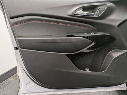 Used 2025 Chevrolet Trax RS w/ Driver Confidence Package image 8