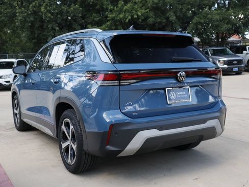 Certified 2025 Volkswagen Tiguan SE FWD image 6
