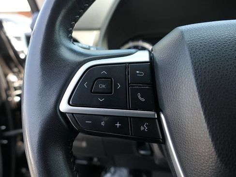 Used 2024 Toyota Highlander LE FWD image 11