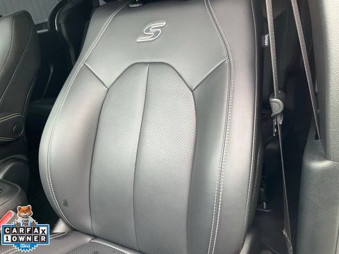 Used 2023 Chrysler Pacifica Touring-L w/ S Appearance Package FWD image 18