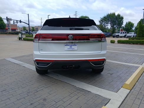 New 2026 Volkswagen Atlas Cross Sport SE FWD image 6