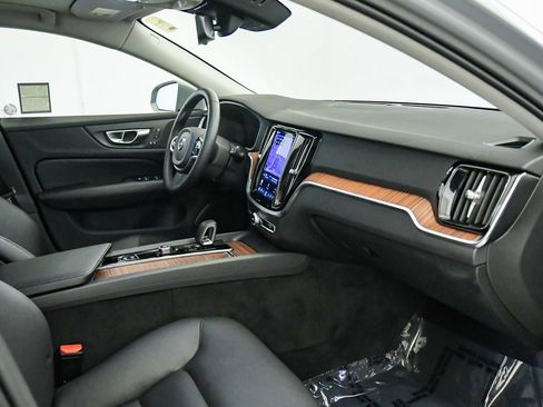 Certified 2025 Volvo V60 B5 Cross Country Plus AWD/4WD image 16
