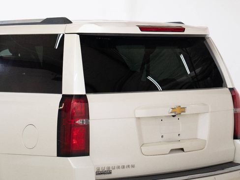 Used 2015 Chevrolet Suburban LTZ RWD image 14