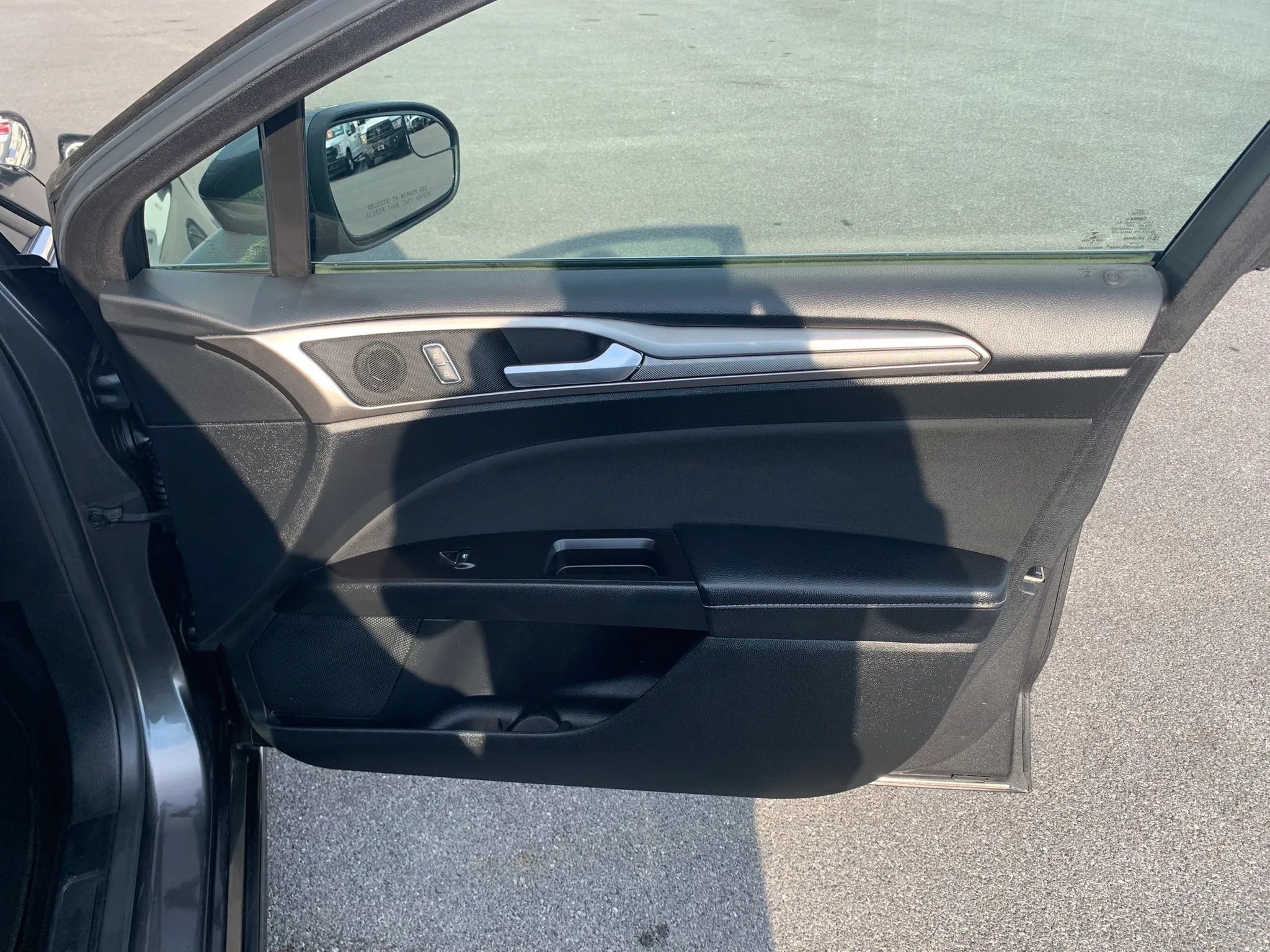 Used 2017 Ford Fusion SE FWD image 22
