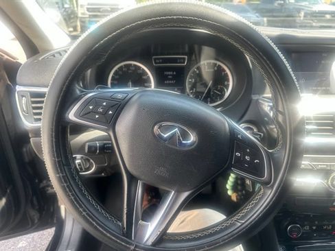 Used 2017 INFINITI QX30 FWD image 5