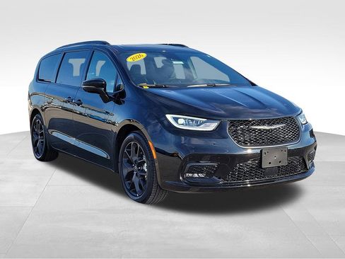New 2026 Chrysler Pacifica Limited w/ S Appearance Package image 3