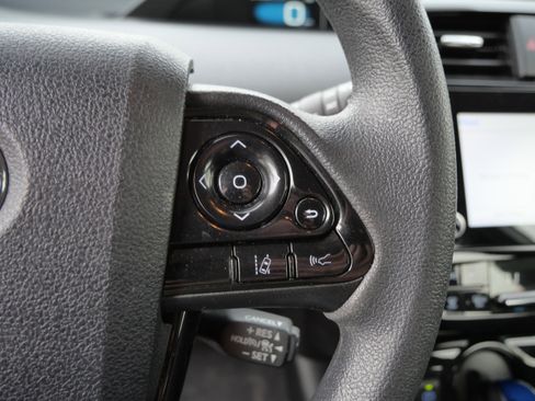 Certified 2020 Toyota Prius LE FWD image 28