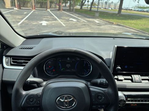 Used 2025 Toyota RAV4 LE image 29